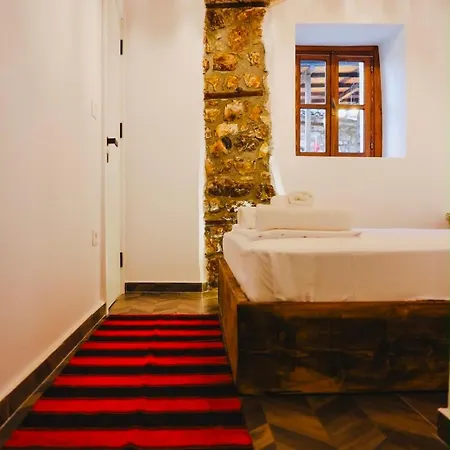 Stone Hotel *